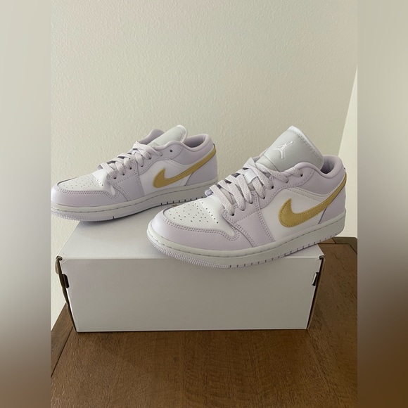 Air Jordan 1 Low Sneaker (7) - Picture 2 of 6